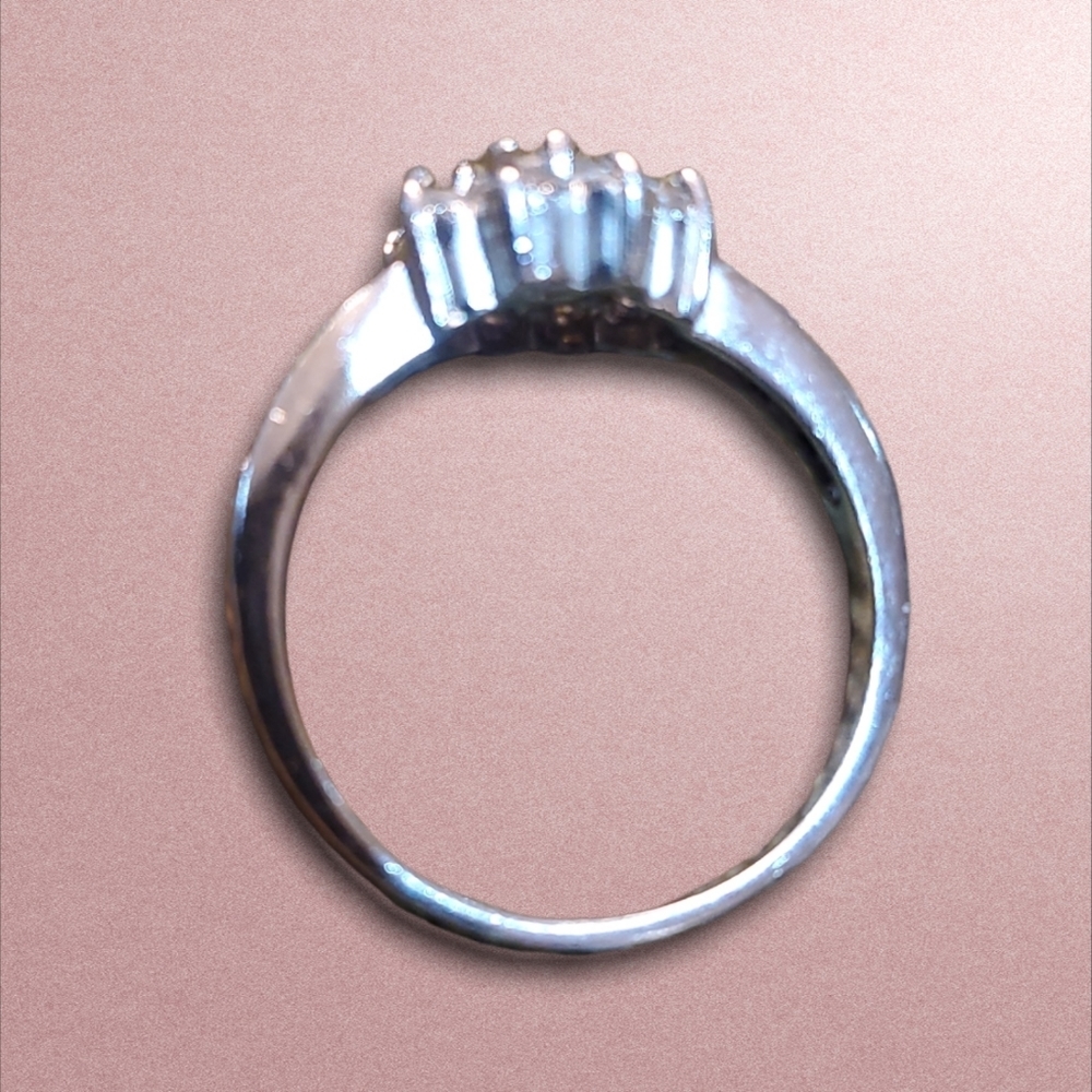 Beautiful Woman's CZ Ring size 10 - Picture 3 of 6